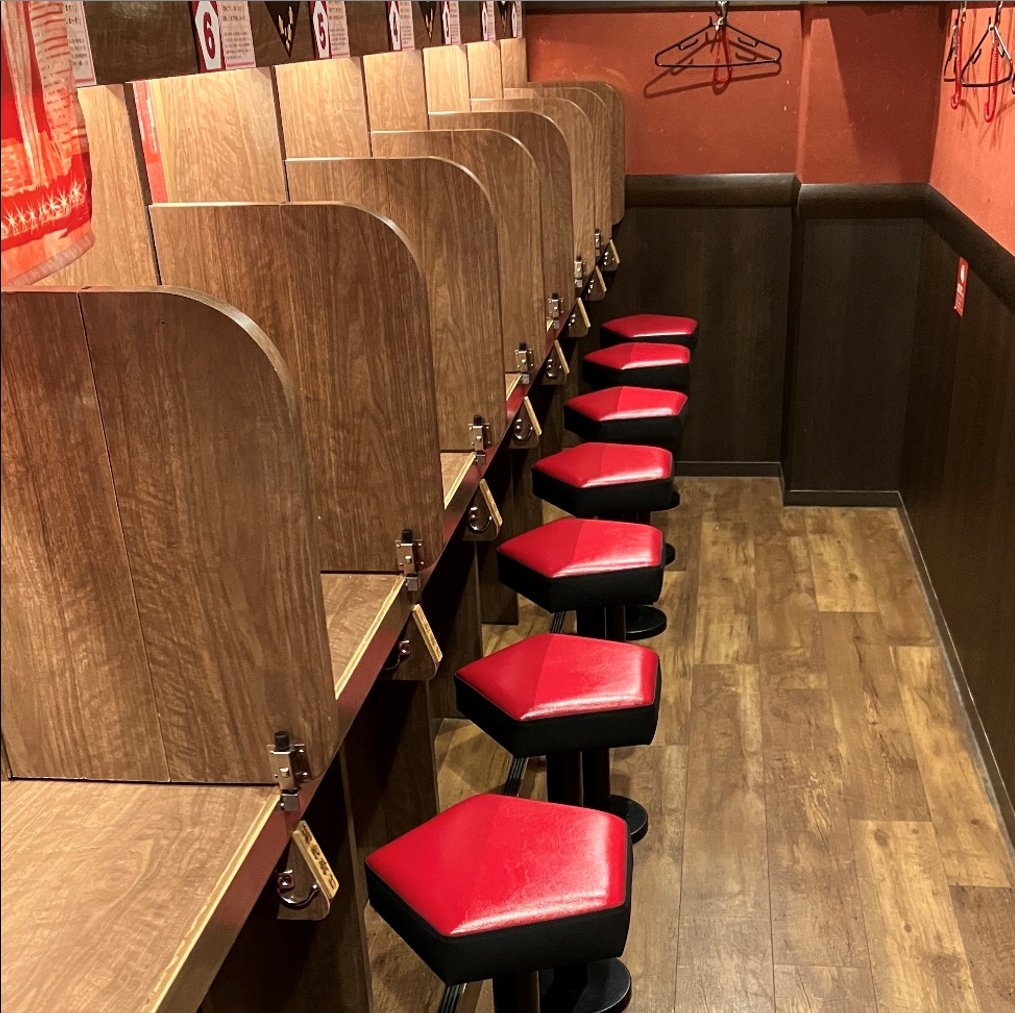 一蘭のプレミアムショップのひとつ #一蘭太宰府参道店 では、五角形の