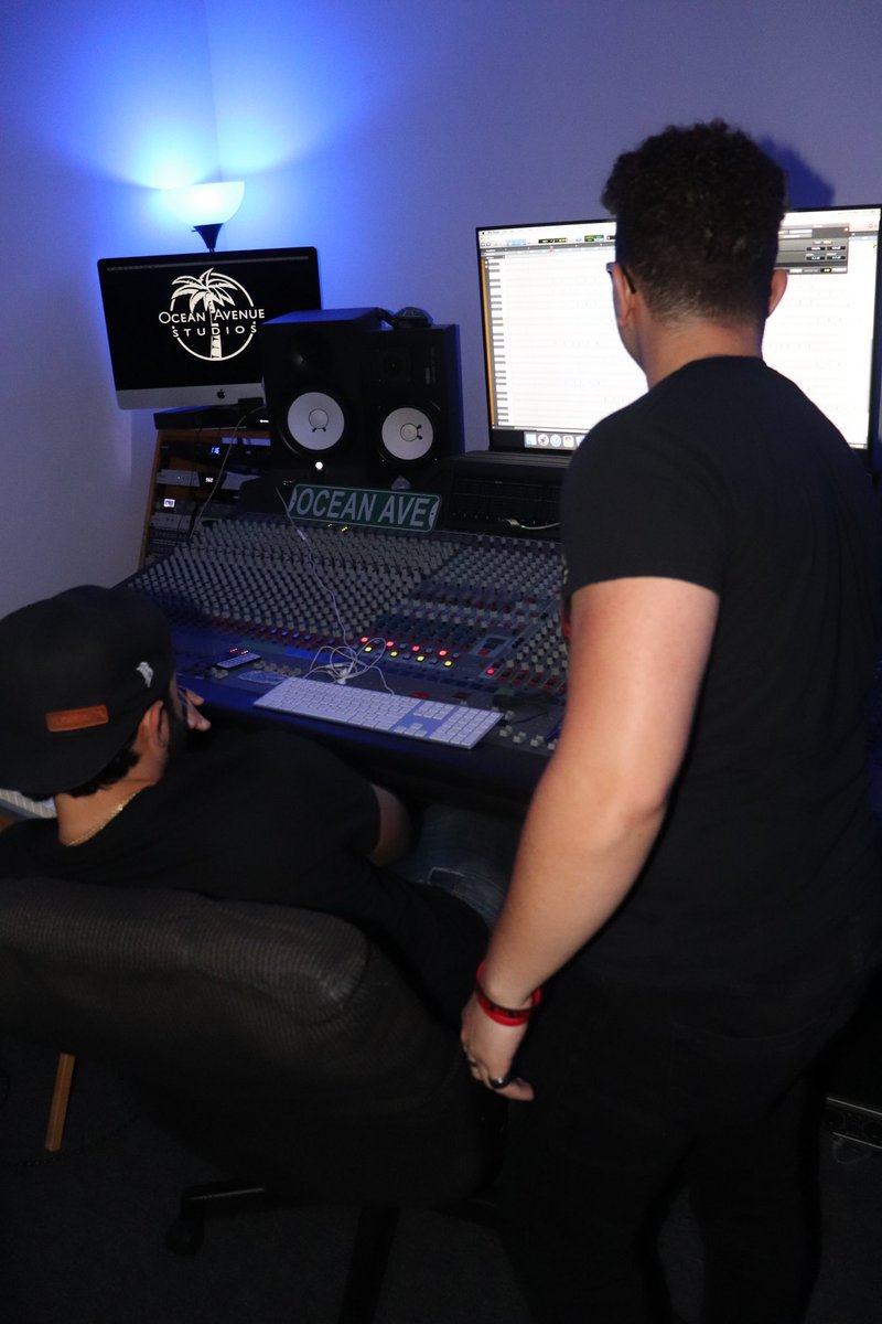 brian_gmusic's tweet photo. Baby you’ve got to be the devil…
#trouble #studio #oceanave #oceanavestudios #brianguzman https://t.co/I4YYQqMEZP