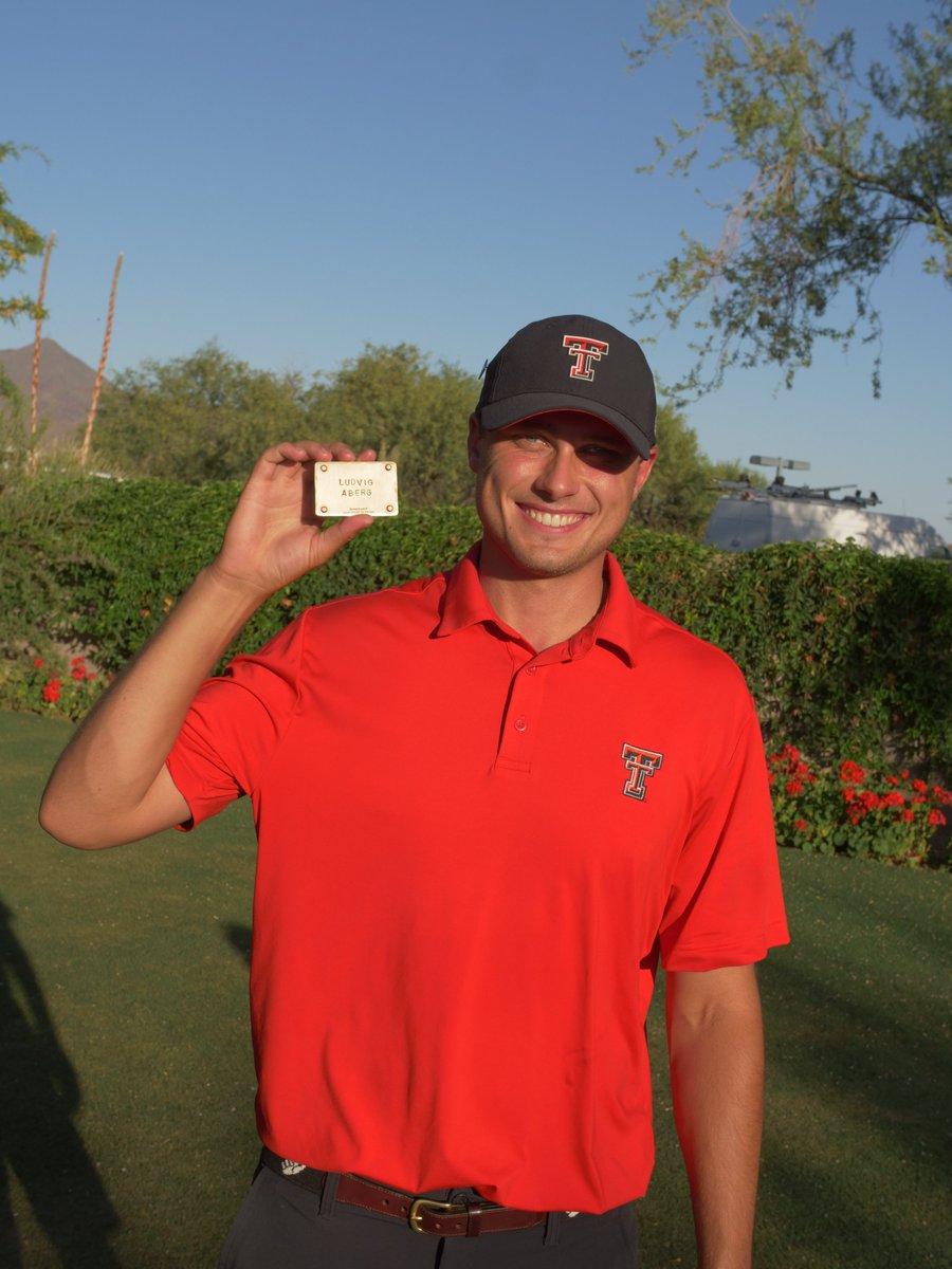 PGATOURU's tweet photo. Card in hand. 🤩

All smiles for Ludvig Aberg. https://t.co/qIEMkxLKH6