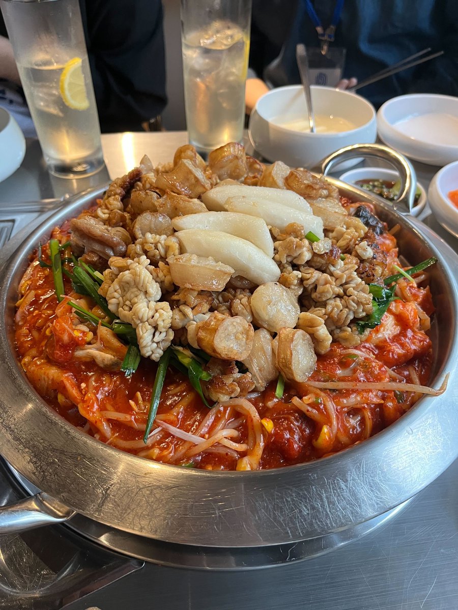 📢LinedUp_Gourmet 오프라인 홀더 밋업 현장 깜짝 공개!

지난 토요일 서울 방이동에 위치한 개나리아구찜 본점에서
LinedUp_Gourmet NFT 홀더분들 대상으로 오프라인 밋업이 진행되었습니다! 

줄서는식당을 통해 소개된 개나리아구찜에서 열정적인 홀더분들의 참여로 분위기가 뜨거웠는데요.