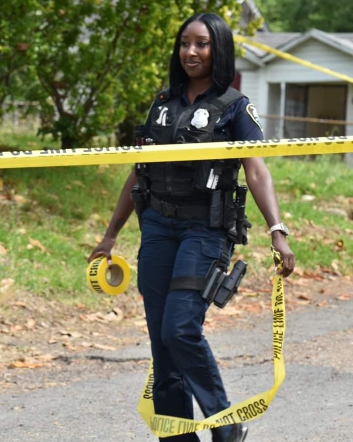 Shreveport Police officer woman fine 😍