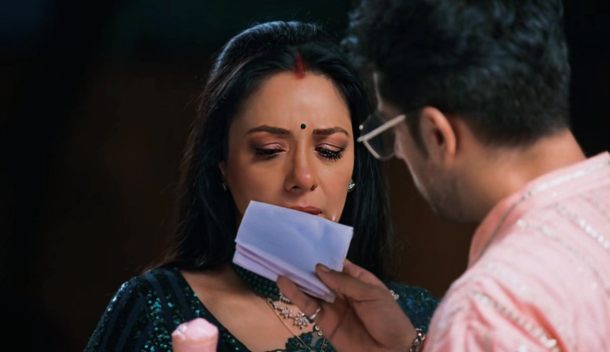 I loved how he stopped himself n  decided not dare to give dhokha to his daughter’s biological mother by wiping ice cream from his own wife’s face 🤣🤣 #Anupamaa #AnujKapadia