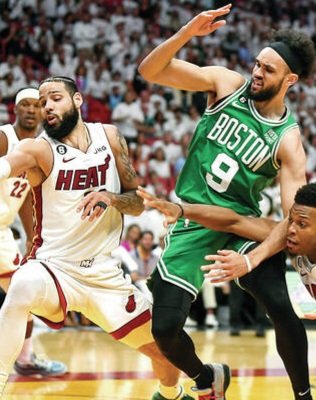 SwishUpdates's tweet image. Caleb Martin through three quarters:

23 points
8 rebounds
1 steal
10/14 FG

Derrick White through three quarters:

18 points
1 steal
5/11 FG

Who you got?