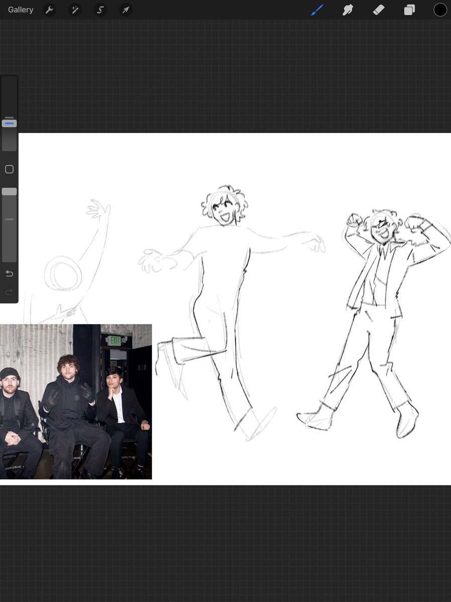 I was gonna draw dteam dancing but I literally cannot tell what dreams wearing