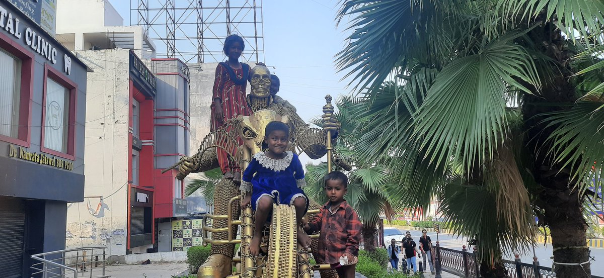Ghost 👻 Riders 😃
one of kids asked me 5 rupees as charge to take this photograph🙂🙂
#civillines 
@ePrayagraj