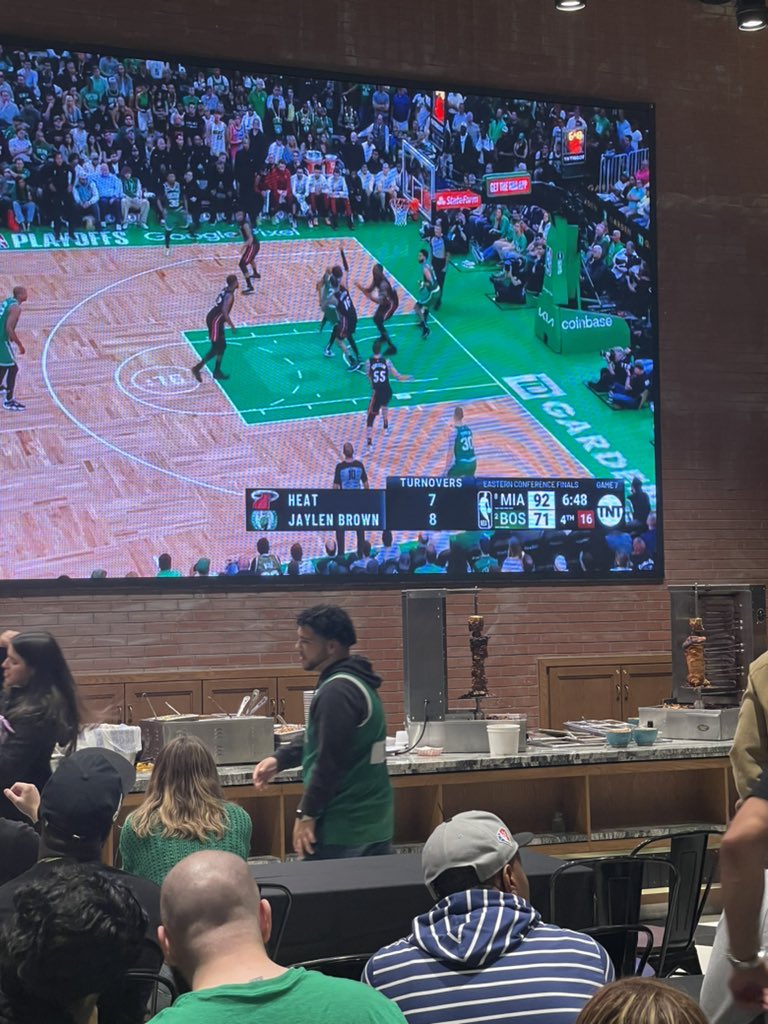 SWrights975's tweet photo. Despicable Jaylen Brown #BleedGreen #NBAonTNT #NBA https://t.co/0RCt8z37Hr