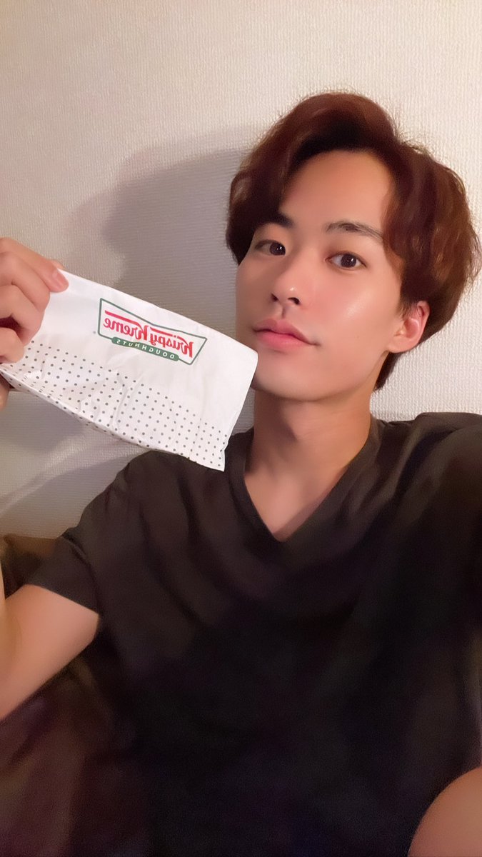 #ピーターパン の皆様からドーナツを頂きました！
お家に持って帰って食後のおやつとして🍩
ありがとうございました！

しっかりとバトンを渡せるよう、
今日も公演頑張るぞ！！

Disney+でも実写版が公開されたり、
なんだかピーターパン尽くしで楽しくなっちゃうね！

#ファインディングネバーランド