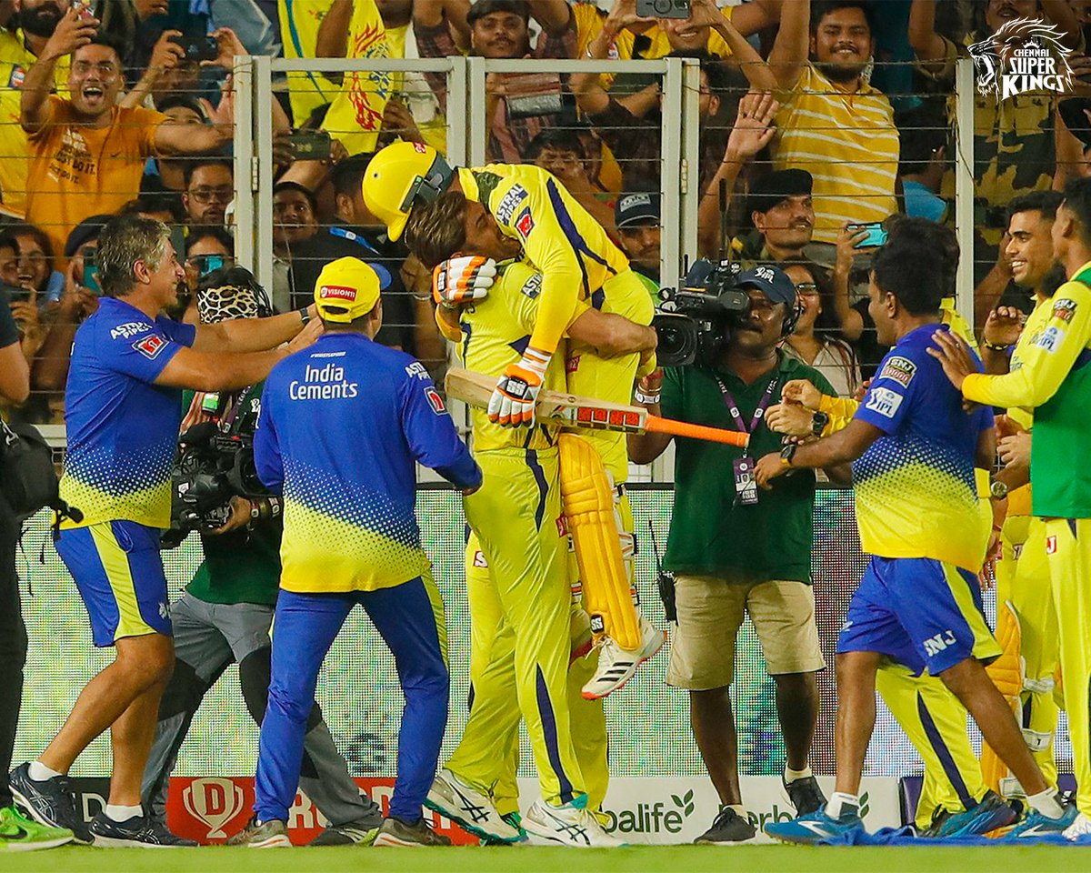 In 2022, When MS finished off vs MI - Jadeja Bowed to MSD.

Yesterday, Jaddu finished off the match, MSD lifted him.

Two iconic moments in the memories of CSK fans!

@imjadeja @msdhoni #BrothersForever