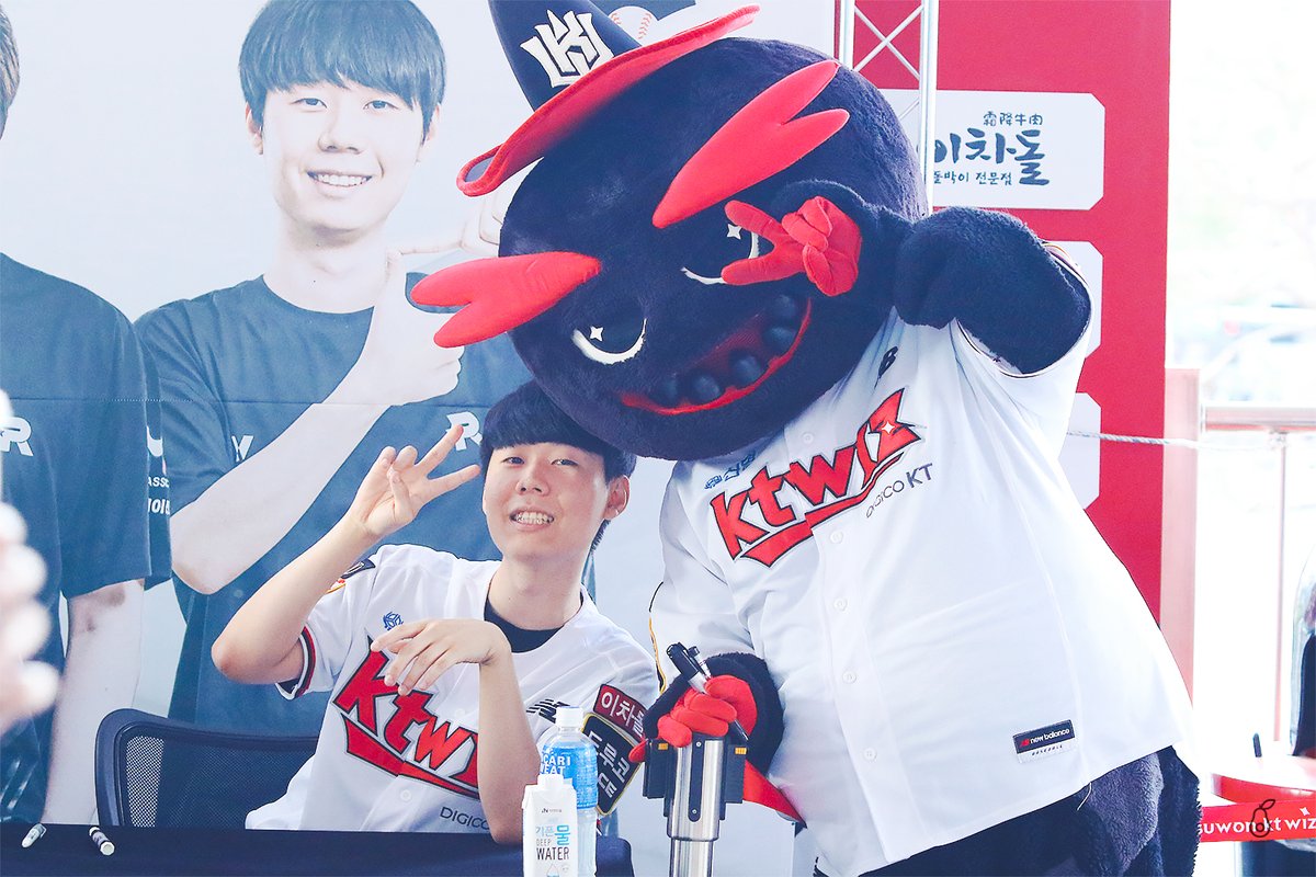 Avocado_LOL's tweet photo. #Lehends_7th_Anniversary 
#아낌없이_반짝인_리헨즈의_시간들 

빅도 7주년을 축하해~~~ https://t.co/C8QP7Y0uK8
