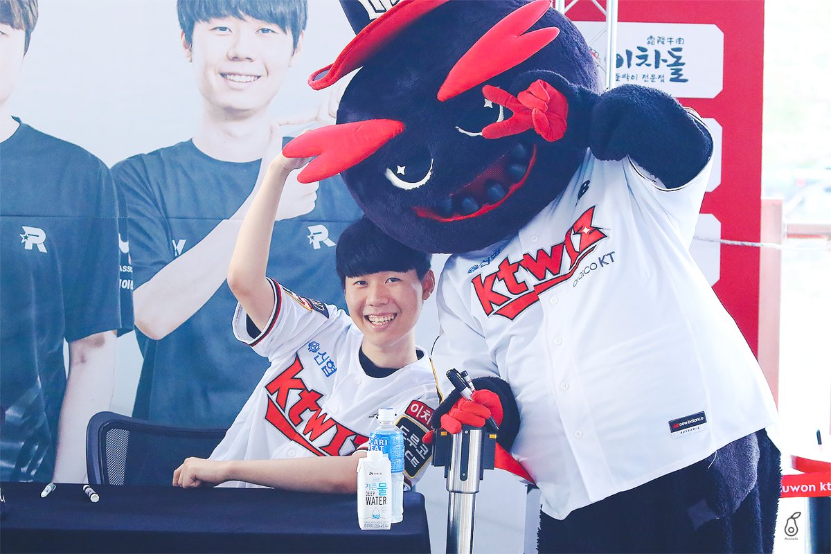 #Lehends_7th_Anniversary 
#아낌없이_반짝인_리헨즈의_시간들 

빅도 7주년을 축하해~~~