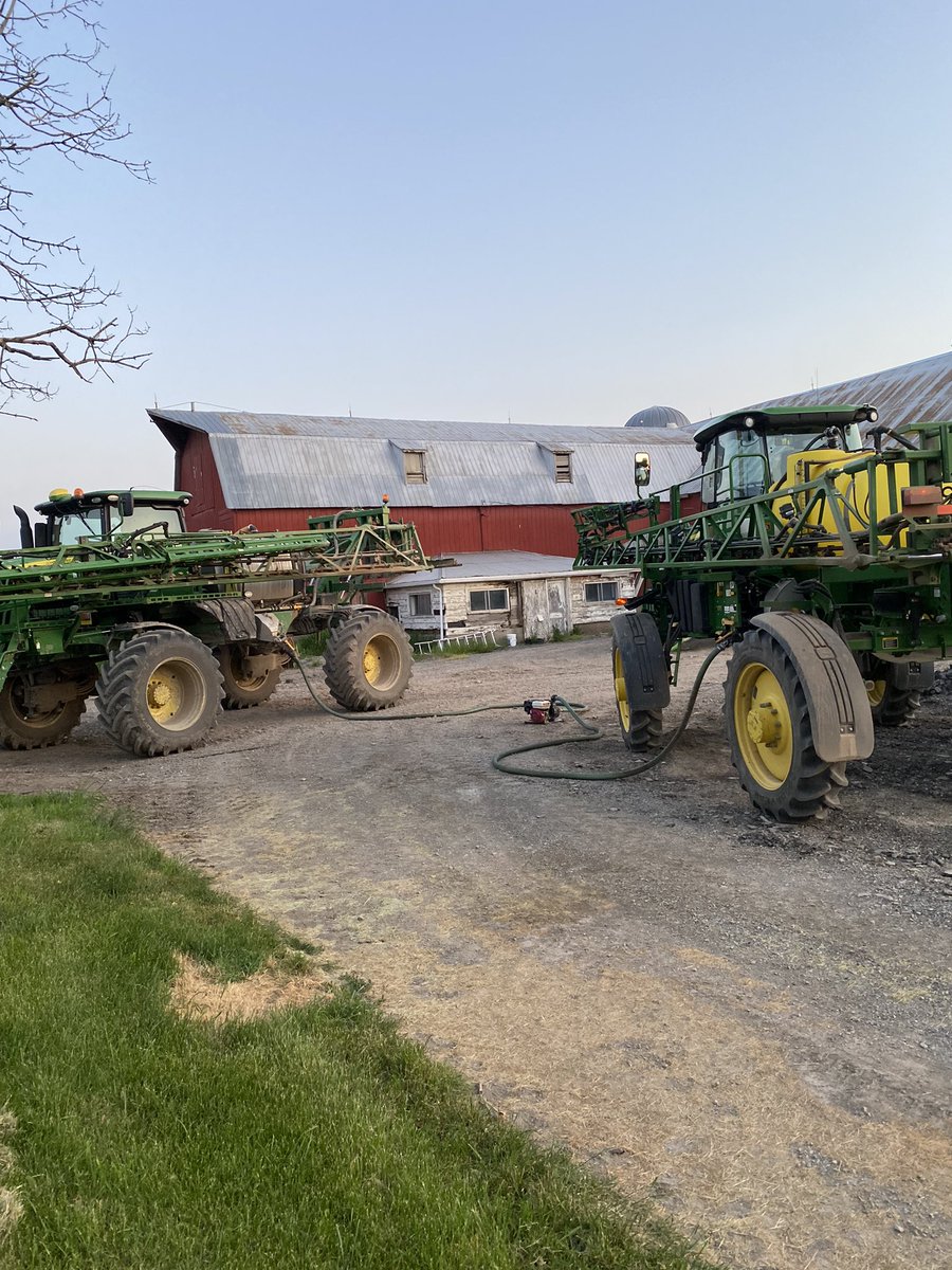 Tier 3 sprayer saving the tier 4. Turbo actuator and emissions nonsense on the newer one makes it dead in the water on the biggest spray week of the year for the IP beans. Oh and thanks John Deere for having no turbos or actuators in stock anywhere in Canada.