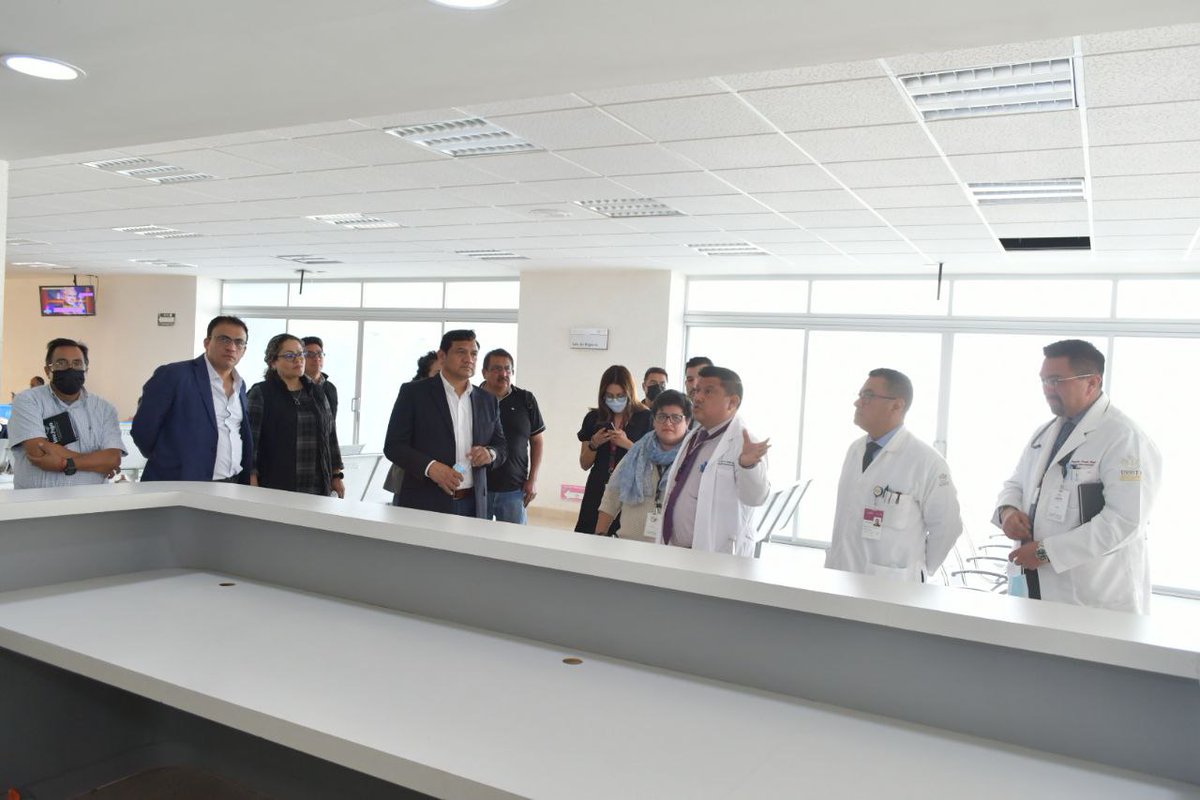 UPPachuca's tweet photo. Investigadores de UPP y el rector Francisco Marroquín Gutiérrez realizaron recorrido por el 𝗛𝗼𝘀𝗽𝗶𝘁𝗮𝗹 𝗗𝗿𝗮. 𝗖𝗼𝗹𝘂𝗺𝗯𝗮 𝗥𝗶𝘃𝗲𝗿𝗮 𝗢𝘀𝗼𝗿𝗶𝗼 acompañados el Dr. Jose Roberto Medecigo Hernandez y la Dra. Consuelo Cabrera, subdelegada Médica del @IsssteHidalgo. https://t.co/CK824aztgP