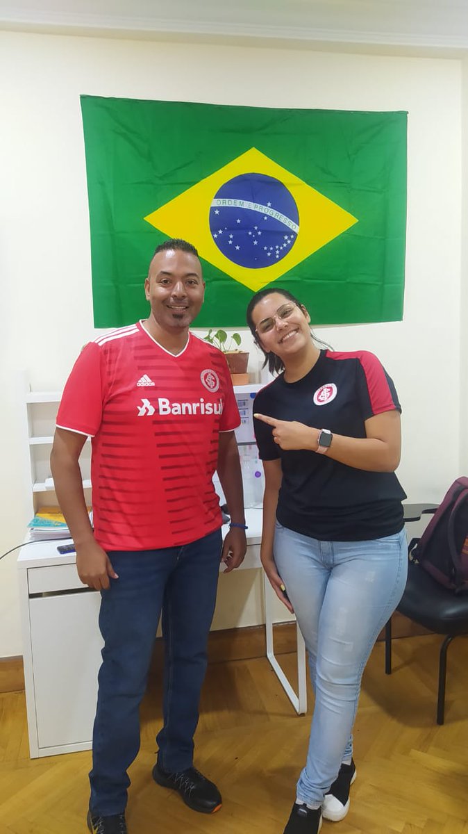 evellenrnunes's tweet photo. Ahmed é meu aluno egípcio que me presenteou esse semana, aqui no Cairo, dizendo que é colorado. Até camiseta ele tem, e personalizada! O Internacional é internacional ❤️
#InterPeloMundo @SCInternacional https://t.co/IJHxo1WQCc