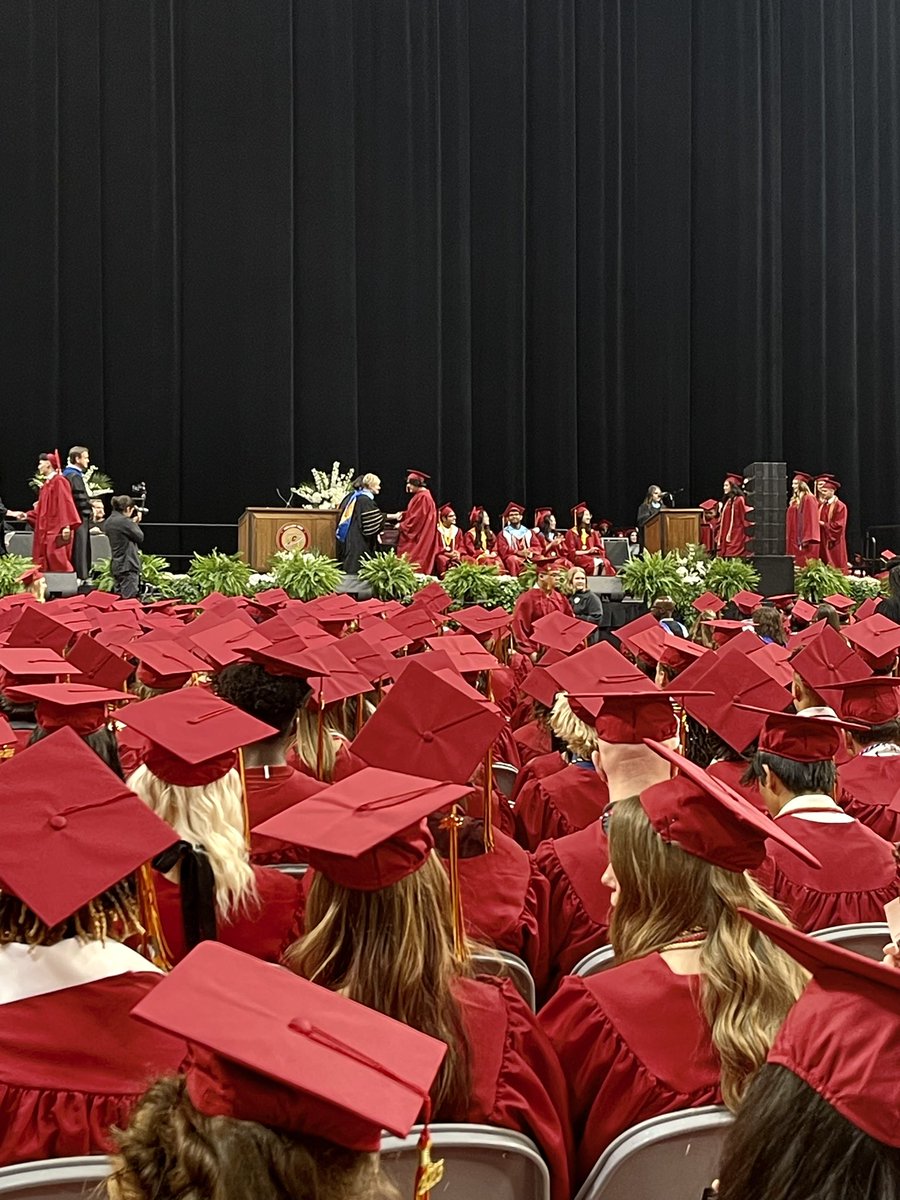 KellerISD's tweet photo. 🎓 @KellerCentralHS graduation is underway! #CelebrateKISD #KISDGrad23 🎉 https://t.co/NYSI5YFE2D