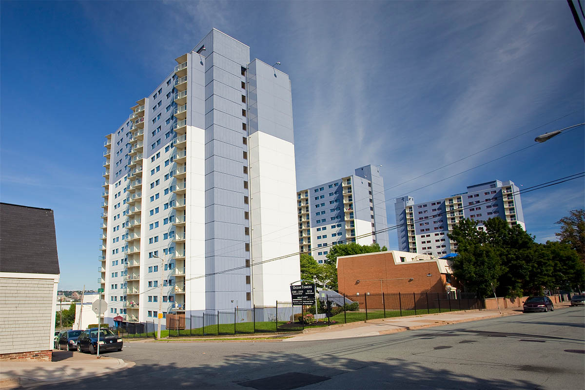 I MISS LOOKING AFTER THESE TOWERS AND TOWNHOUSES YEARS AGO...WAS ONE OF THE BEST JOBS I EVER HAD I WAS YOUNG AND STUPID AND MUCH TO LEARN BUT LESSONS I LEARNED WORKING HERE SET ME ON A PATH LATER IN LIFE TO BETTER UNDERSTAND BUSINESS AND DEALING WITH PEOPLE