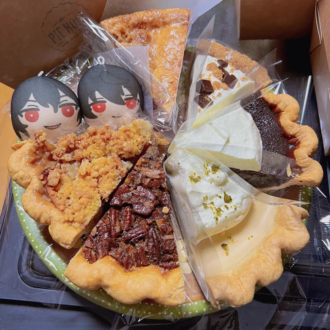 「あまいパイで もてなそうかおこのみは どれかね?」「ねぇ兄者それお師さんさんの曲だよ」 #本日の朔間とチョコ