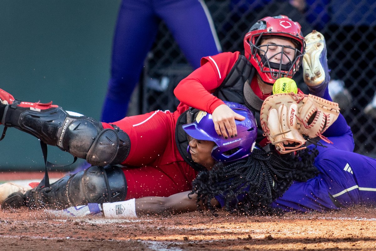 Vote for the #RoadToWCWS Photo of the Week 📸 

1️⃣ @AlabamaSB Pure joy 😤
2️⃣ @FSU_Softball Senior class signing off 🤗
3️⃣ @Utah_Softball Making a splash 💦
4️⃣ @UWSoftball Stealing home 😱