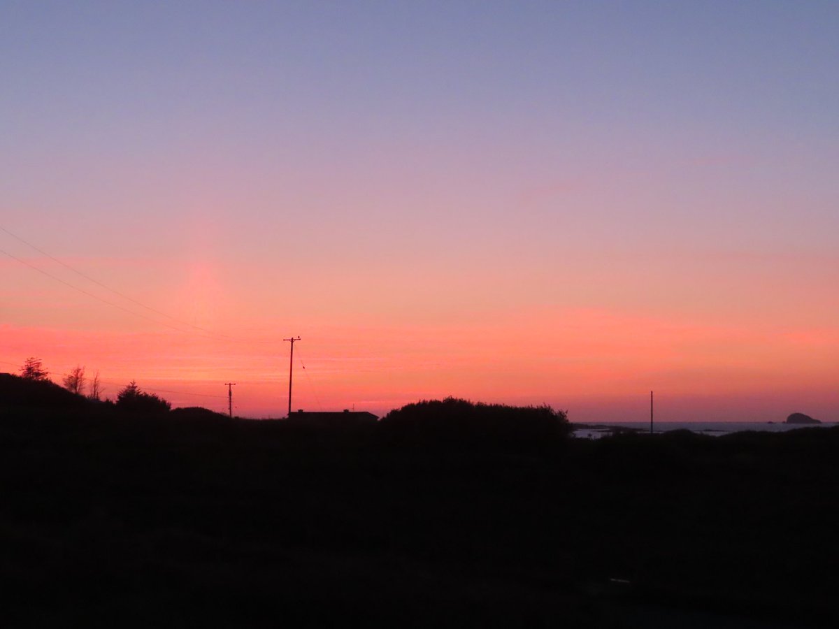 wildswimmer67's tweet photo. Sunset shades from Braade in #DonegallabouttheLight on #DonegalDay  #ireland #sunset #donegal #rteweather @CloudAppSoc @DonegalWeatherC @DonegalA  #irishpost @MetEireann https://t.co/DJ1yDSl3zv