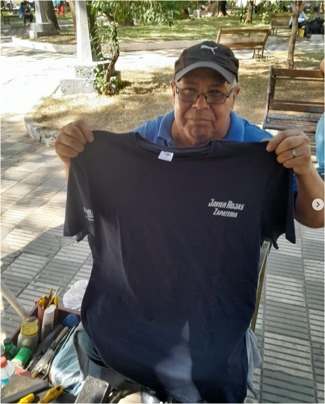 En #Fabricato 🇵🇾 📷📷 estamos uniformando a todos los  del Centro de Asunción. Mediante este proyecto, nuestra empresa pretende potenciar y dotar de una imagen corporativa a esos trabajadores y comerciantes del centro de la ciudad. #MiPrimerUniforme 📷 😍