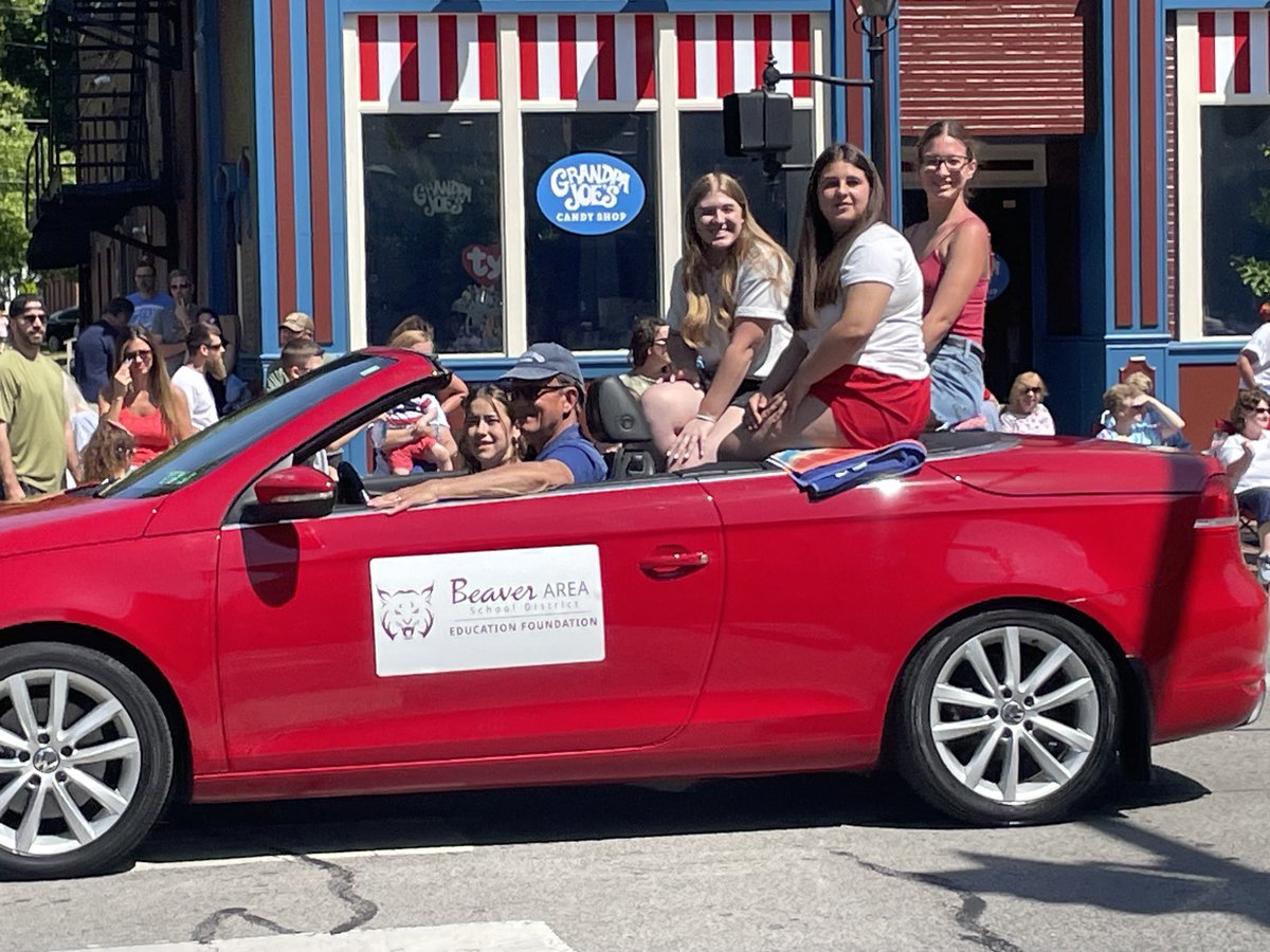 Mrs. Bechdel tweet media