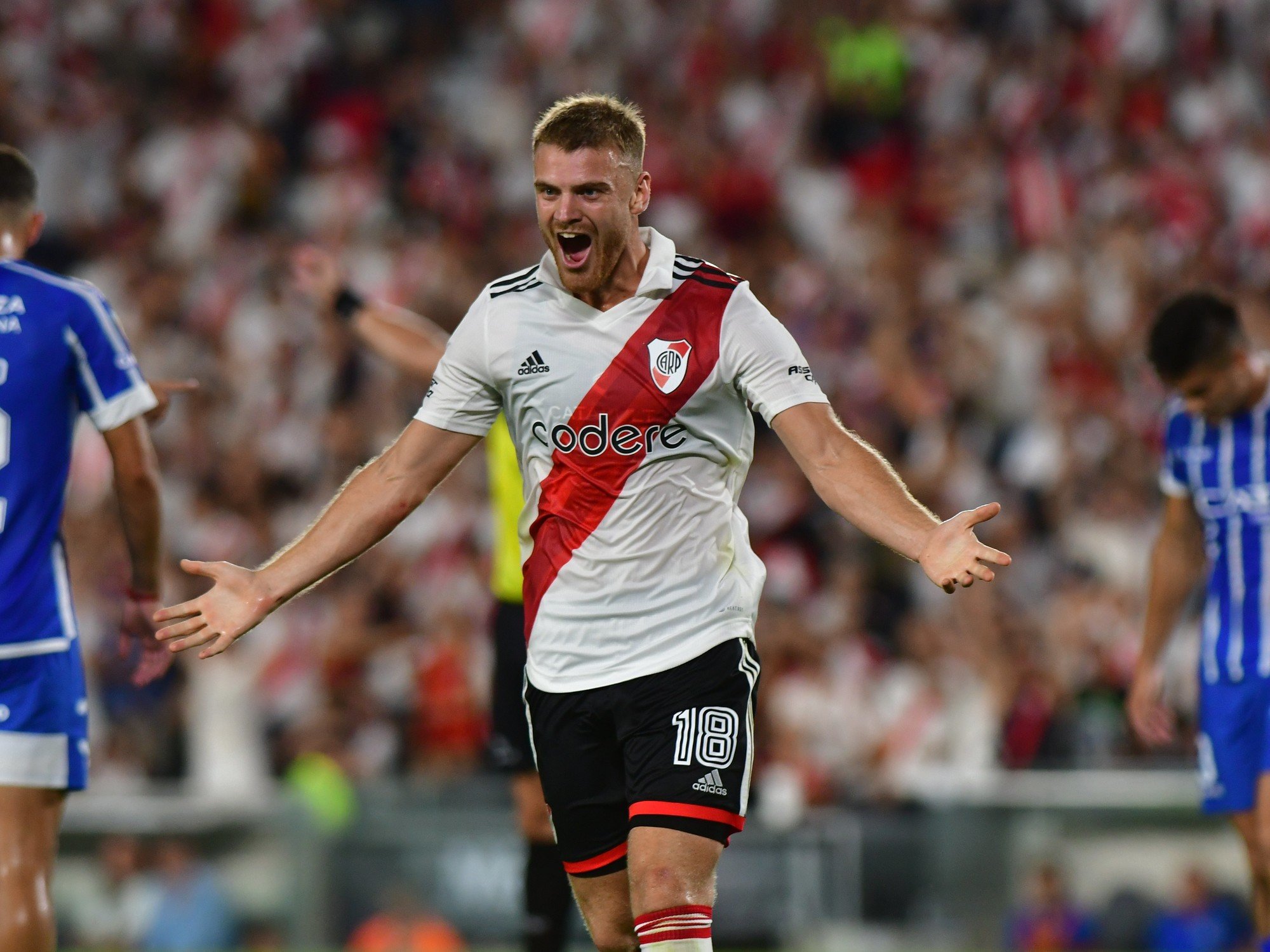 Лукас моура 2019. Диего карлос футболист севилья. Лукас мартинес футболист. Лукас млбб. Лукас вальхен.