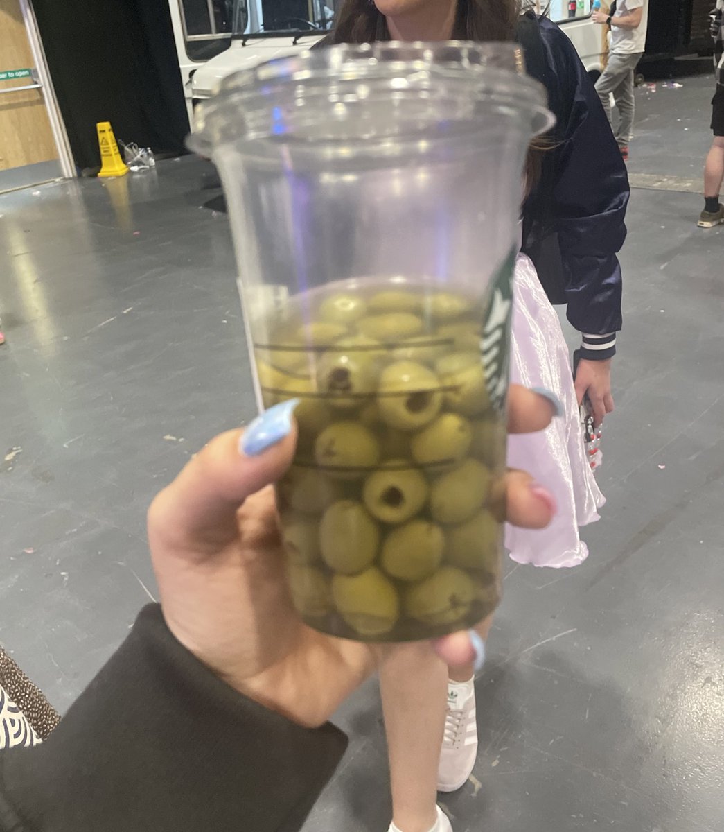 Asmaa_Kh97's tweet photo. @livinforthehope Selling olives that have seen Harry styles #HIGHESTOFFER https://t.co/089PgT2qXM