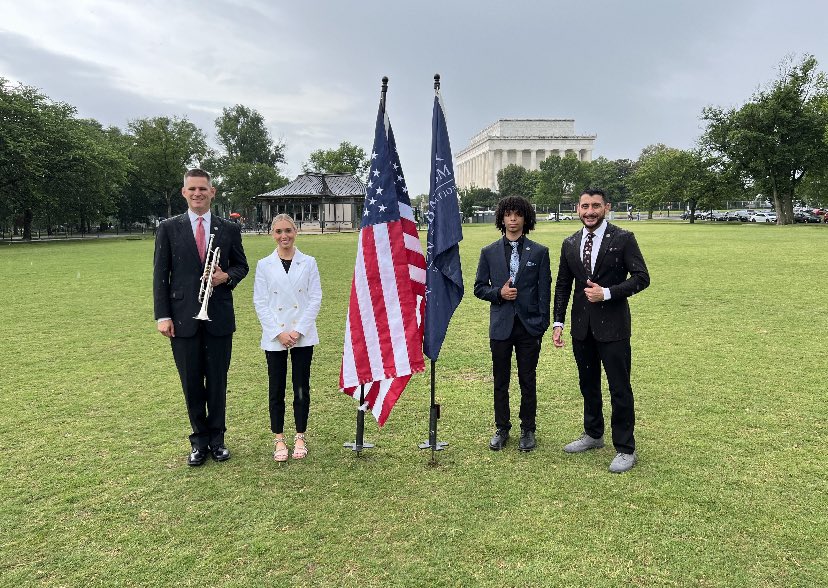 TheNationalMall's tweet photo. Each day, the war and veterans memorials on the #NationalMall remind us of the fallen. Today we honored their sacrifice with performances of “Taps” across the National Mall. #NotesOfRemembrance https://t.co/YSljq9qYWd