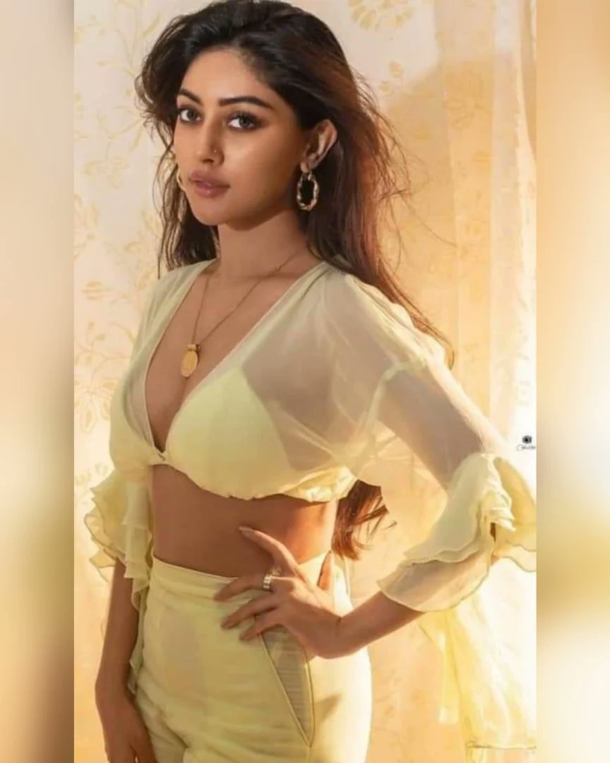PromotionsWhite's tweet photo. #BandWMoviesUpdates

#queen @ItsAnuEmmanuel #lastest #photoshoot https://t.co/dl2oItKi0G