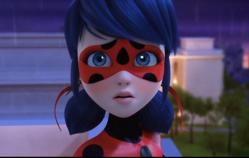 therealadynoir's tweet image. HOW LADYBUG LOOKS AT CHAT NOIR 
A THREAD 🧵 ( i found more of her than of chat noir looking at her‼️)
#ladynoir
#MLBS5