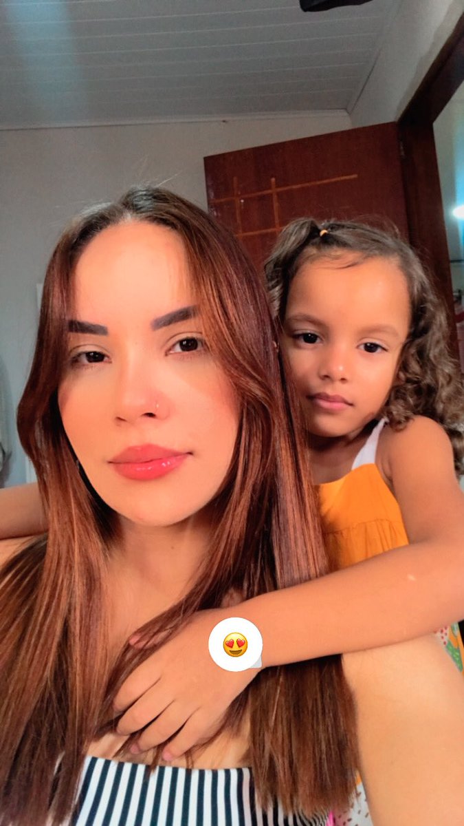 motacela's tweet photo. Eu sou a maior artista do mundo e você, filha, é a minha maior obra de arte. 🖌❤️🍀 https://t.co/26ey1g0wgo