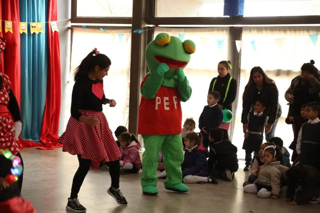 AlbarracinDif's tweet photo. Junto a la comunidad educativa de la Escuela Víctor Mercante celebramos la Fiesta de los Jardines de Infantes.
Un grato momento compartido con los chicos y sus familias, en donde también tuvimos la oportunidad de reconocer la tarea desarrollada por los docentes del nivel inicial. https://t.co/YkNBnIiw3C