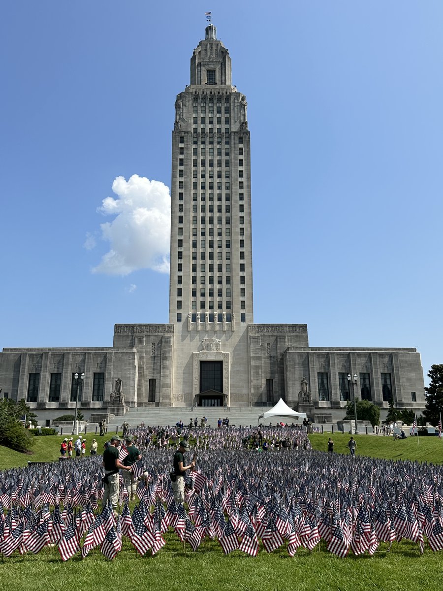 DrTMStewart's tweet photo. @LANationalGuard
paid respect and honored our fallen Soldiers with their @HeroHump2023. The march ends with a flag for every Soldier placed at the LA State Capitol. Today we honor the Soldiers and their families- for their work and sacrifice for our freedom. #MemorialDay2023 https://t.co/gcoYpIvgd9