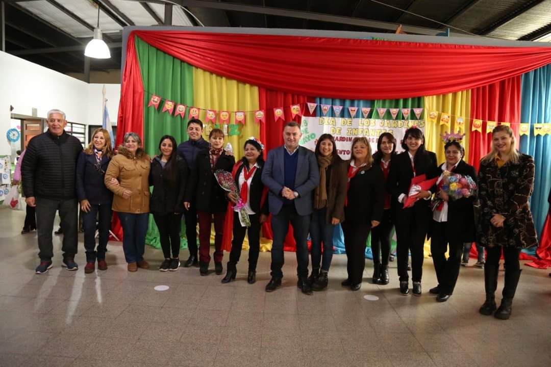 AlbarracinDif's tweet photo. Junto a la comunidad educativa de la Escuela Víctor Mercante celebramos la Fiesta de los Jardines de Infantes.
Un grato momento compartido con los chicos y sus familias, en donde también tuvimos la oportunidad de reconocer la tarea desarrollada por los docentes del nivel inicial. https://t.co/YkNBnIiw3C