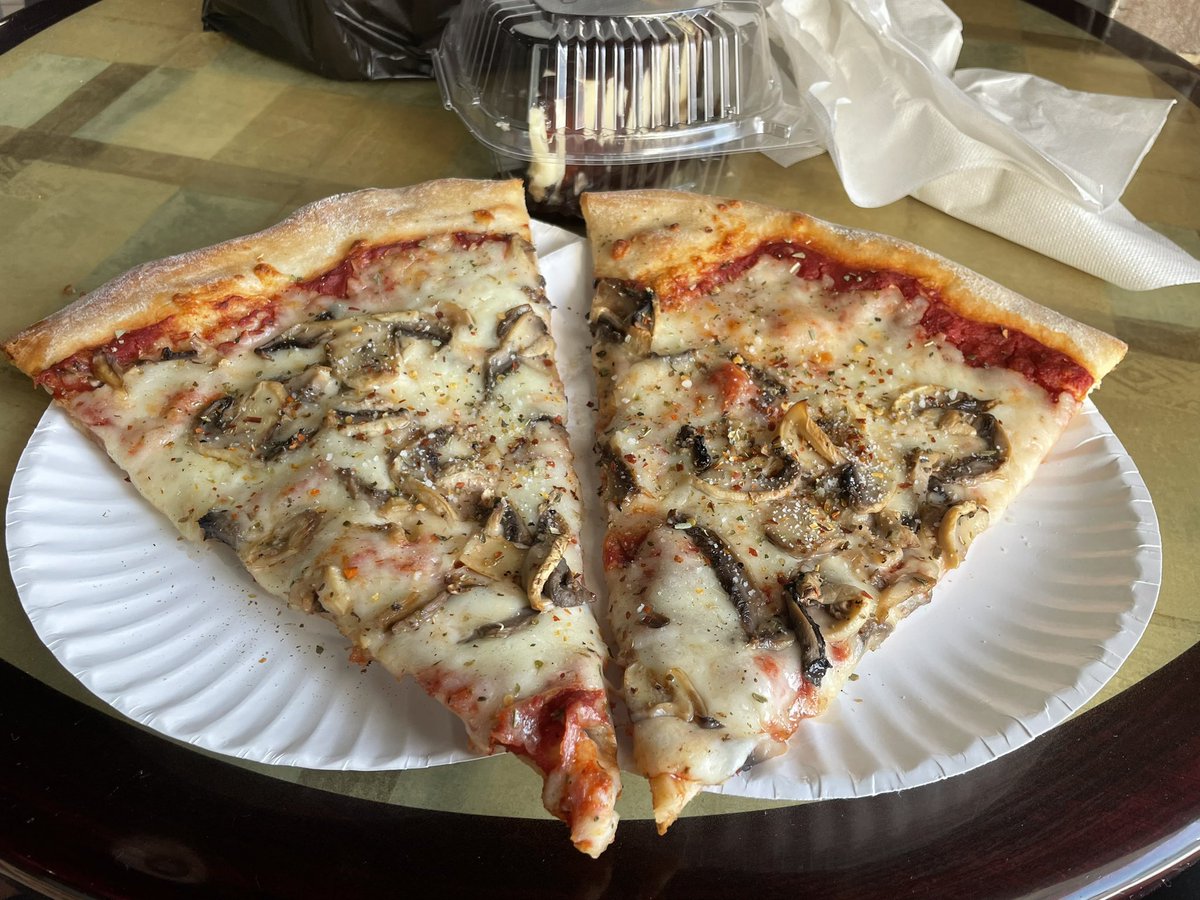 CARTER247365's tweet photo. Somewhere on the east coast enjoying a slice or two. Ya heard! 😂 #SDF https://t.co/d5Dtl92MRm
