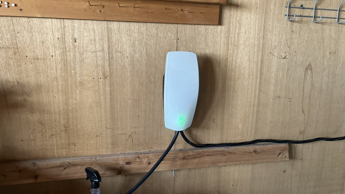dashercammmmmmm's tweet photo. Made it! #Tesla #wallconnector #11kW #M3P https://t.co/USQQVYcOn8