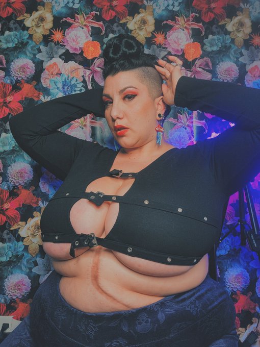It's my bday week! Whatdja get me?🥺 👉👈 https://t.co/Q9PIQL3dby  #BBw #bdaygirl #plussizefashion #gothgirls<a href="/tag/bdaygirl"class="tags"><span>#bdaygirl</span></a><a href="/tag/bbw"class="tags"><span>#bbw</span></a><a href="/tag/plussizefashion"class="tags"><span>#plussizefashion</span></a><a href="/tag/gothgirls"class="tags"><span>#gothgirls</span></a>