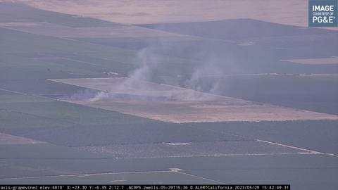 CodeRed001Blue's tweet photo. 3:44pm 5/29/2023 VEGETATION FIRE #PowerlineFire Rancho Rd &amp; Laval Rd, east of Wheeler Ridge, Kern County. 5 acre grass fire per arriving engine. https://t.co/DuHFLJGonT [watchduty] https://t.co/CKw1r4CXZh