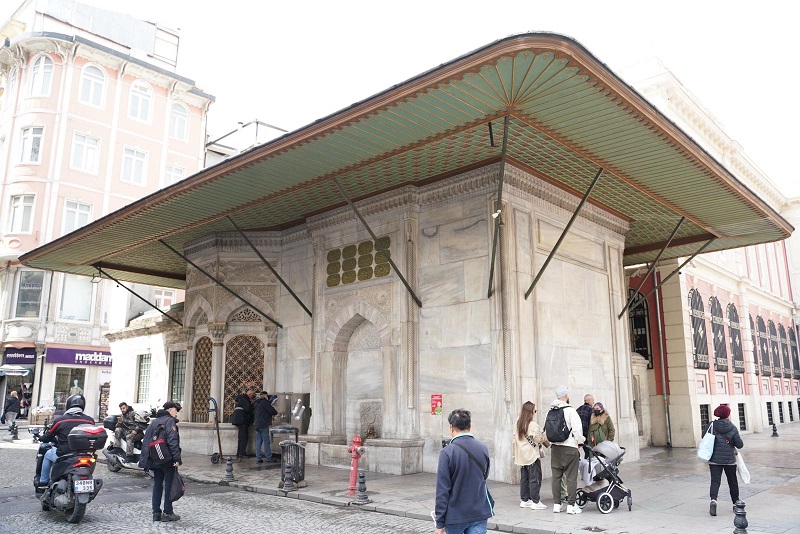 haberolacomtr's tweet photo. Restorasyonu tamamlanan çeşmelere Hatice Turhan Valide Sultan Sebil ve Çeşmesi eklendi #haticeturhan #validesultan #çeşme #sebil #restorasyon #haberola #hobyar #fatihbelediyesi
https://t.co/BlMbRrfrpy https://t.co/IkwG7SCN7O