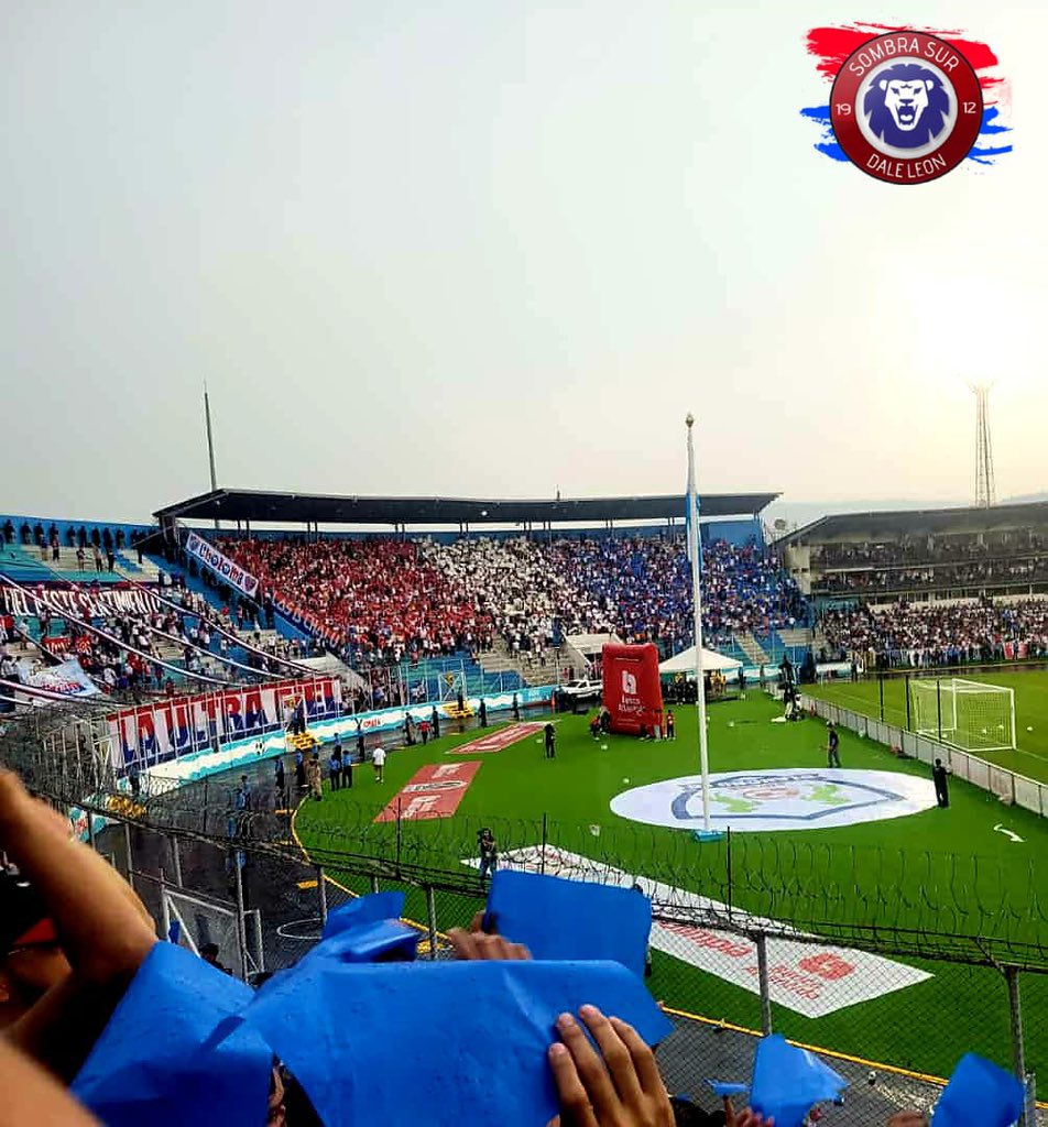 ¡Esta es la gente de Olimpia! 🔴⚪️🔵

Una vez más se hizo fiesta, se alentó, se gritó, se sufrió, pero al final se celebró. 

¡Gracias a todos los que apoyan cada proyecto, los que ponen dinero, los que ayudan a cortar, los que ayudan con la logística!