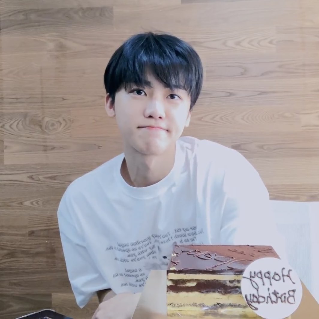 PHIX0ZEN's tweet photo. HAPPY MIDNIGHT G DAY! @Mectb00 🐰
Wish ko lang po ay sana happy and healthy ka palagi. See you 🔜 hehe love u ma!

#HappyMidnightGDay #MidnightGDay 
#Charmies #Parentals 
@gryszxs @iloveEXOforreal @PHIX0ZEN @Bhakeyun @bananacute1485 @skylrbyn @YramJune  @lezkeepitloey @eriyelle_ https://t.co/63LsJDZegz