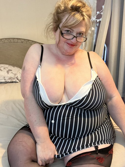 1 pic. I was thinking secretary style as I’m sure my dick-tation is perfect!!! #bbw #roleplay #sexysecretary