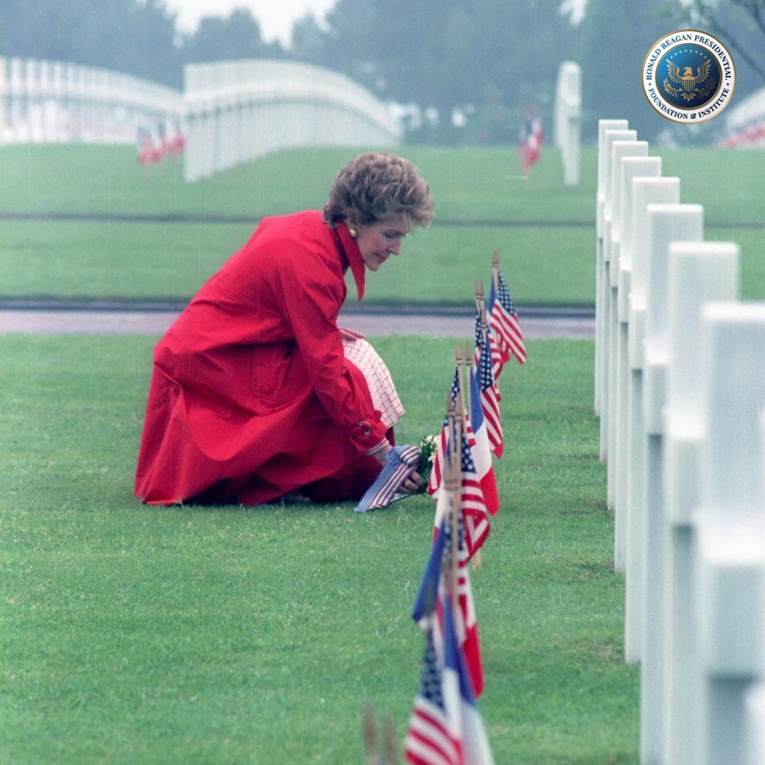 RonaldReagan's tweet photo. Let's continue to honor the memory of those who made the ultimate sacrifice and keep their legacy alive." #MemorialDay #RonaldReagan https://t.co/dyBze2vvgB