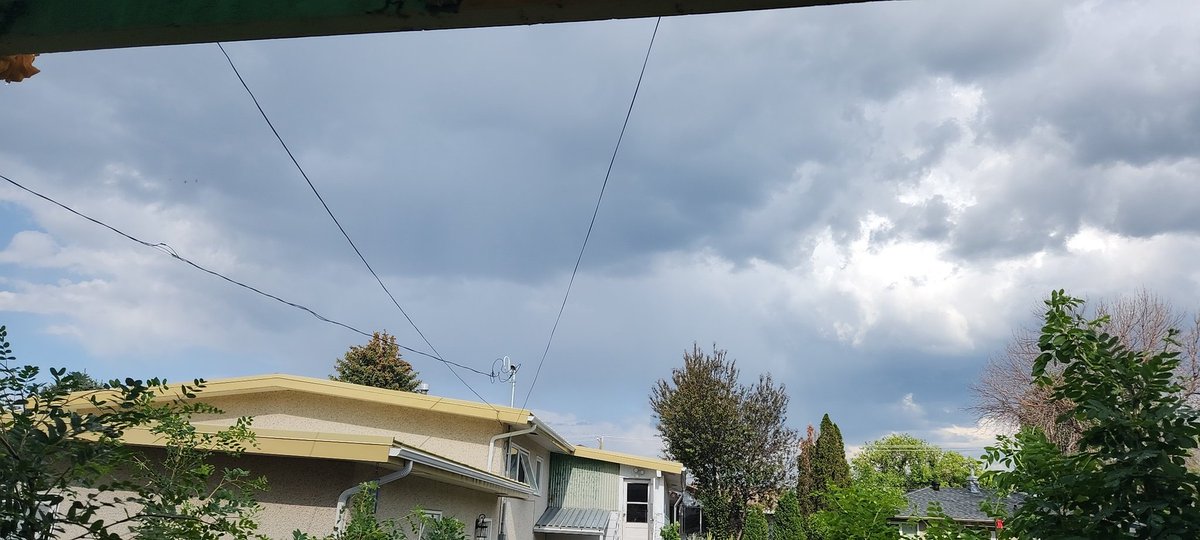 Terracote09's tweet image. Just over coaldale now. Good thunder and at times heavy rain. #abstorm