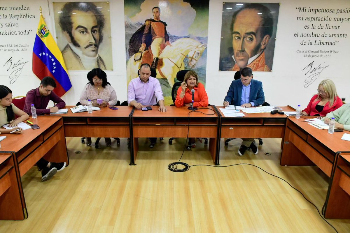 En el marco del lanzamiento de la Feria Vocacional y el Sistema Nacional de Ingreso, sostuvimos una videoconferencia con el <a href="/mppeduniv/">@MPPEDUNIV</a> para dar las orientaciones sobre la ruta vocacional 2023 y las oportunidades de estudios que ofrecen las universidades.

<a href="/NicolasMaduro/">Nicolás Maduro</a>
