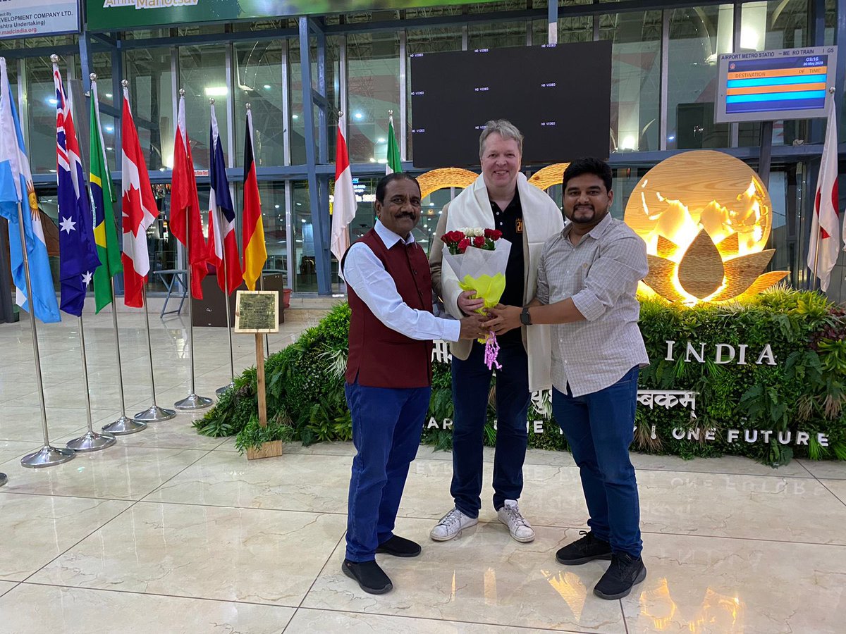 MahaChess's tweet image. Welcome to the #ChessFestival @nigelshortchess Welcome to Nagpur. 

We look forward to your Wit &amp;amp; Wisdom in this unique endeavour by Maharashtra Chess 

#ChessFestival #ChessFirst