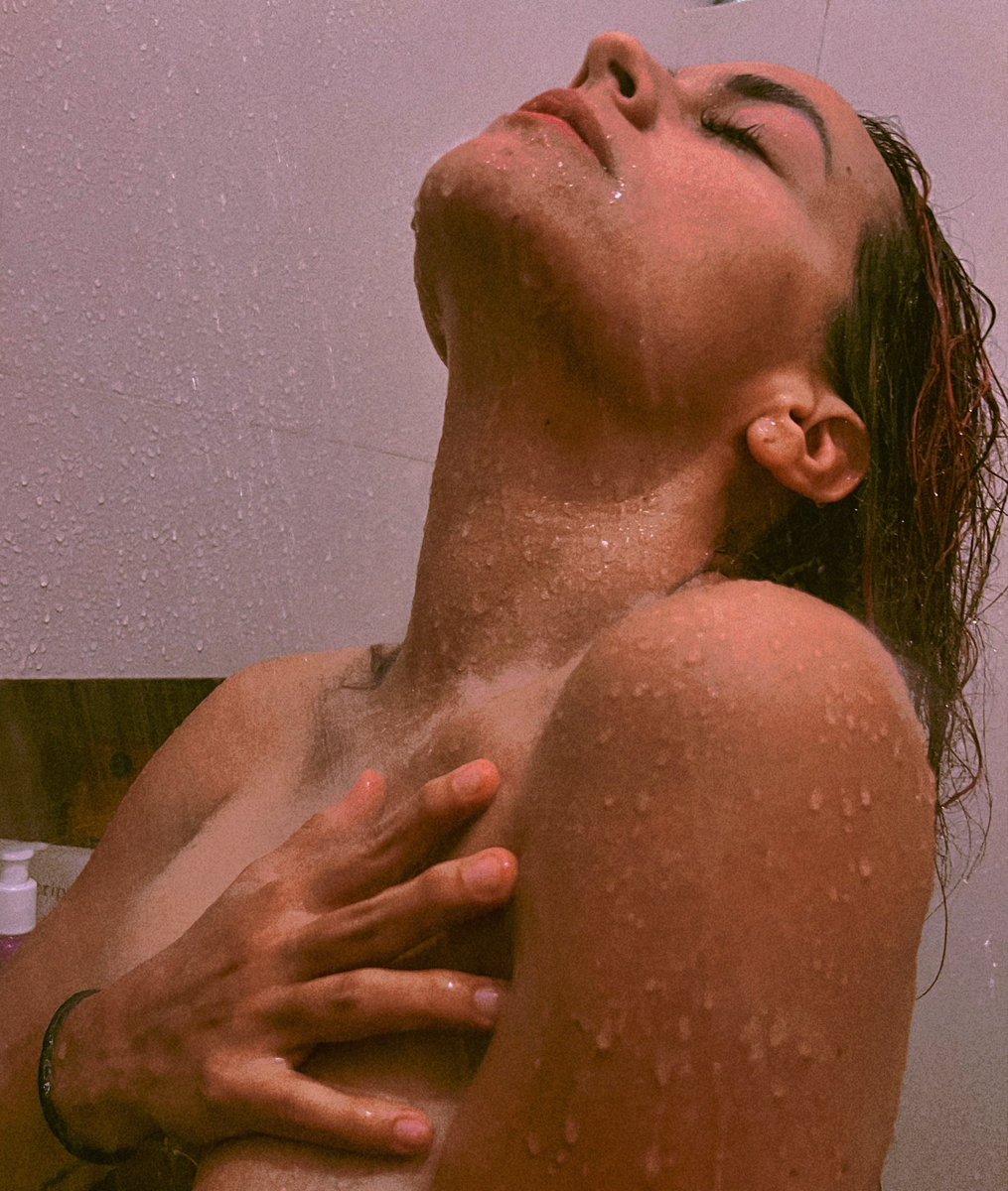 silviad8a's tweet image. El decidió ser lluvia… y a mi que me encanta mojarme 🔥

 #fraseschingonas  #frasedeldia #mujerempoderada #bariatricgirl #mexico  #boudoir #picoftheday #mujer #sensuality #sensualidad #erotismo #femenina #amorpropio #silviad8a