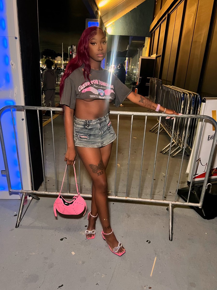 slimmhndrxx's tweet photo. Itโs many flavors when you fckin with a Barbie ๐ซฆ #litlando https://t.co/T3G0hn4t9o