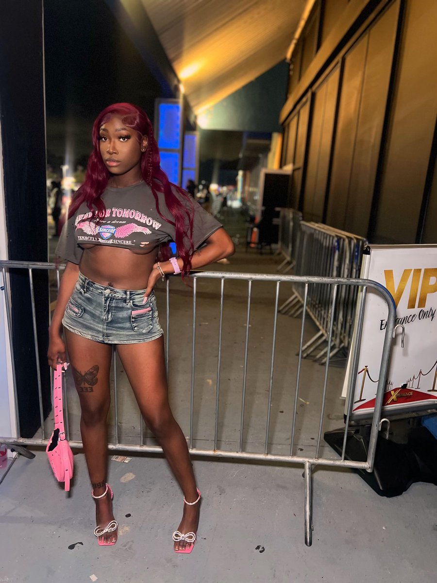 slimmhndrxx's tweet photo. Itโs many flavors when you fckin with a Barbie ๐ซฆ #litlando https://t.co/T3G0hn4t9o