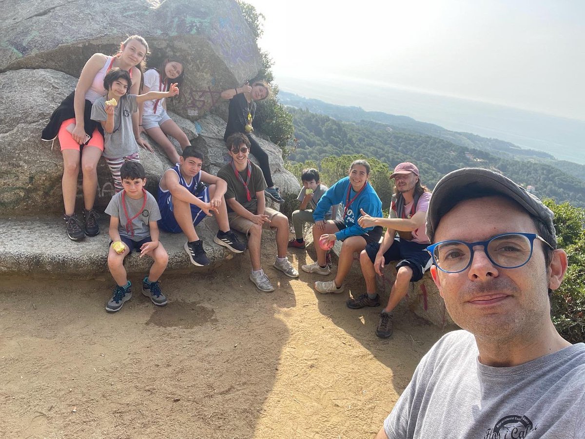 AEiGFlosiCalcat's tweet photo. [LliD] Aquest cap de setmana la unitat de #Llops i Daines han anat a fer una sortida a la Creu de Canet, on han fet una gimcana de descoberta pel poble, un banyito a la platja, jocs i moltes coses més!! 😜🥰📸🏕️🌾🌸✨ 

#femcau #femescoltisme #noucurs #sócdecau #arenysdemar https://t.co/65cUWRYHEF