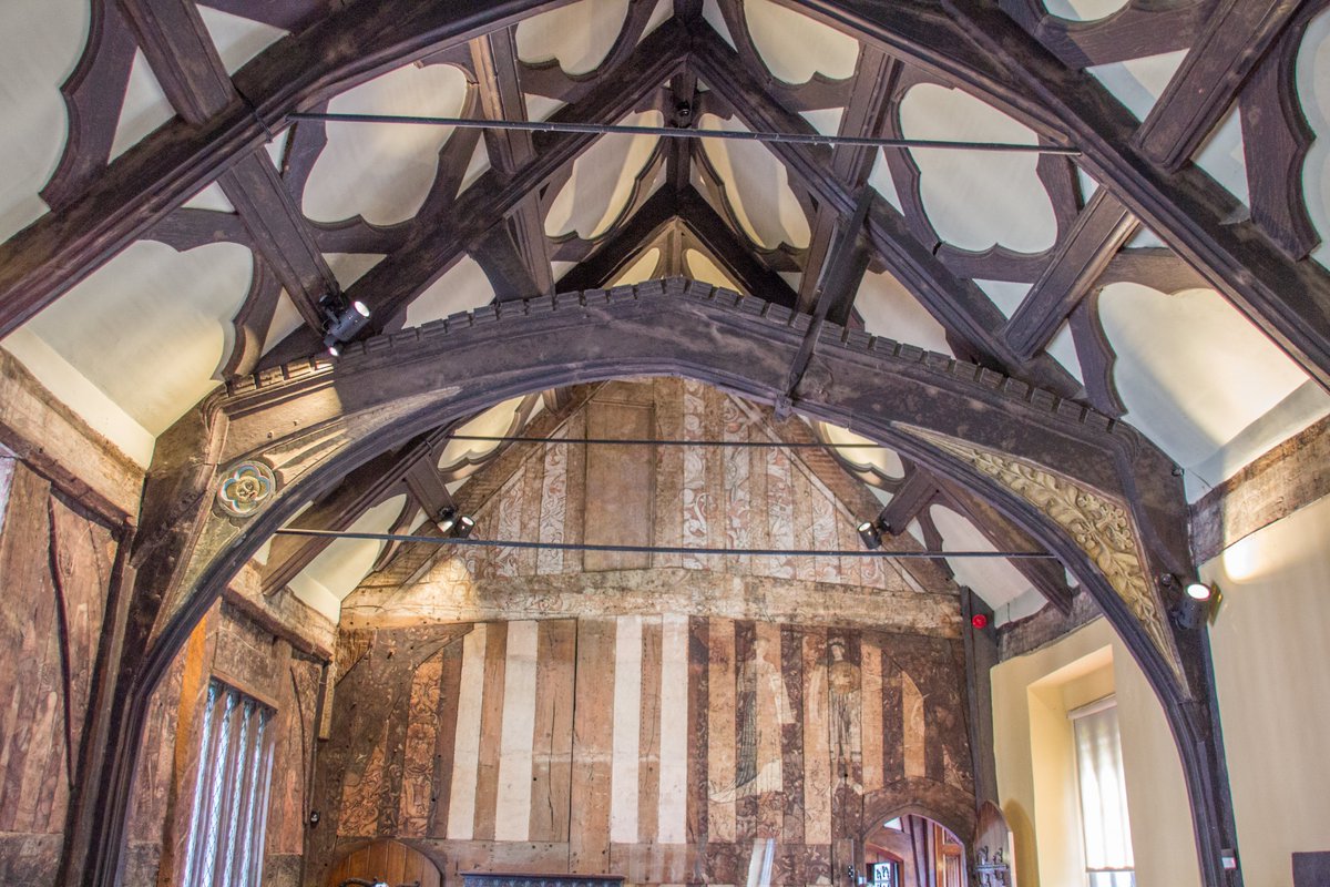 fakehistoryhunt's tweet photo. Think of how boring and dull even fancy 16th century buildings often look in films &amp; tv and then look at at Bramall Hall where pretty much every corner of this room was decorated.
Imagine this before it all faded.
🧵
https://t.co/vLj5oCJ5eh https://t.co/XUnWAq8P08